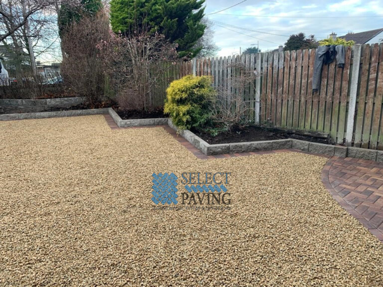 Gravel Driveway with Cobblestone Borderline in Co. Dublin